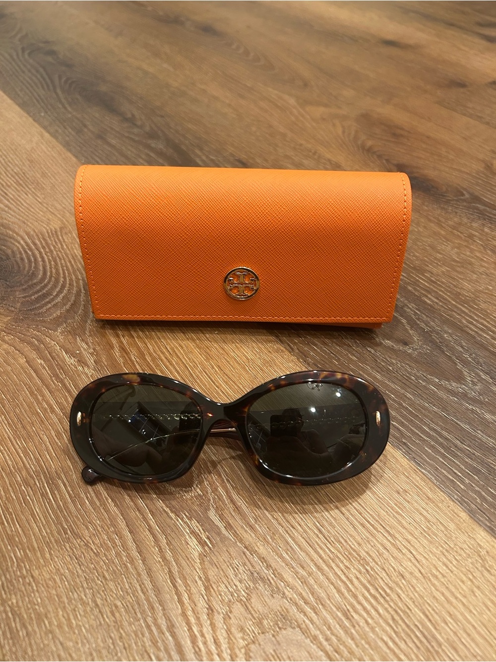 Tory Burch Orange Case with Tortoiseshell Oval Sunglasses